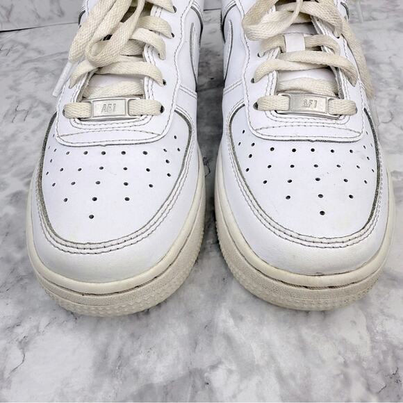 NIKE AIR FORCE 1 Low White Sneakers Size 4.5Y Big Boy - Picture 11 of 15